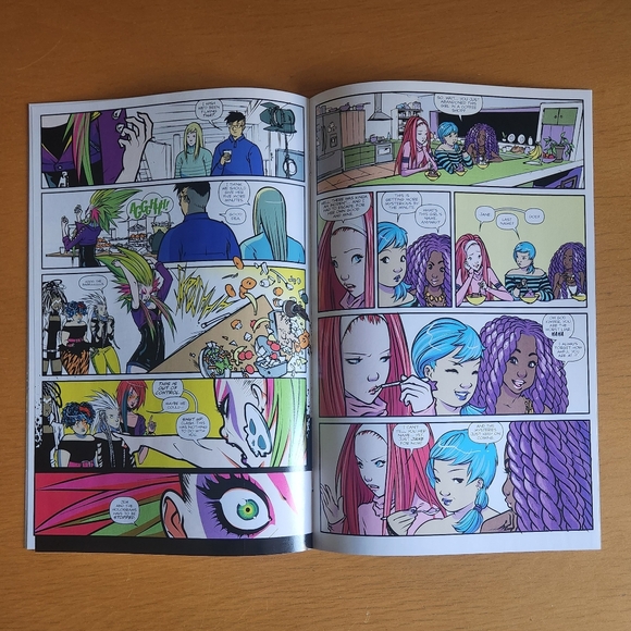 Jem and the Holograms #3, #4 - Comic Books (Lot of 2)  - Picture 5 of 14